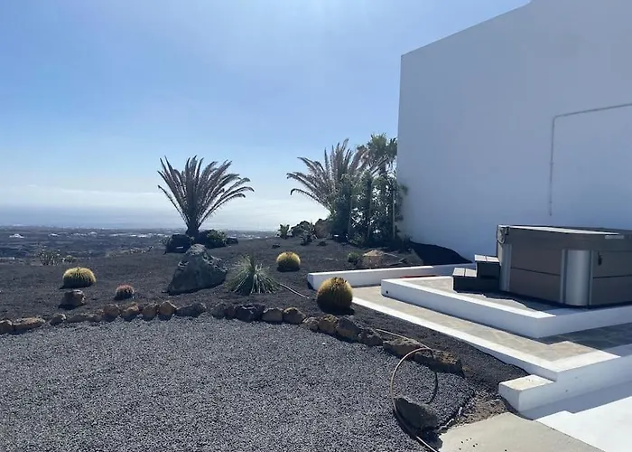 Private Loft-sea Views-jacuzzi Daire