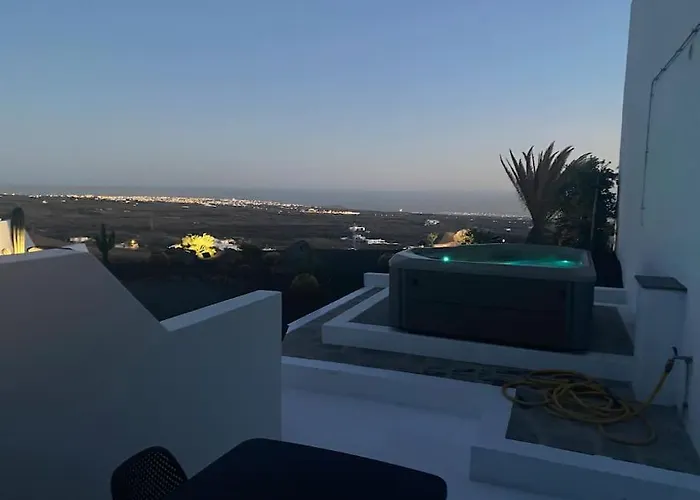 Daire Private Loft-sea Views-jacuzzi *