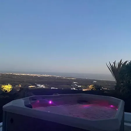 Private Loft-sea Views-jacuzzi شقة
